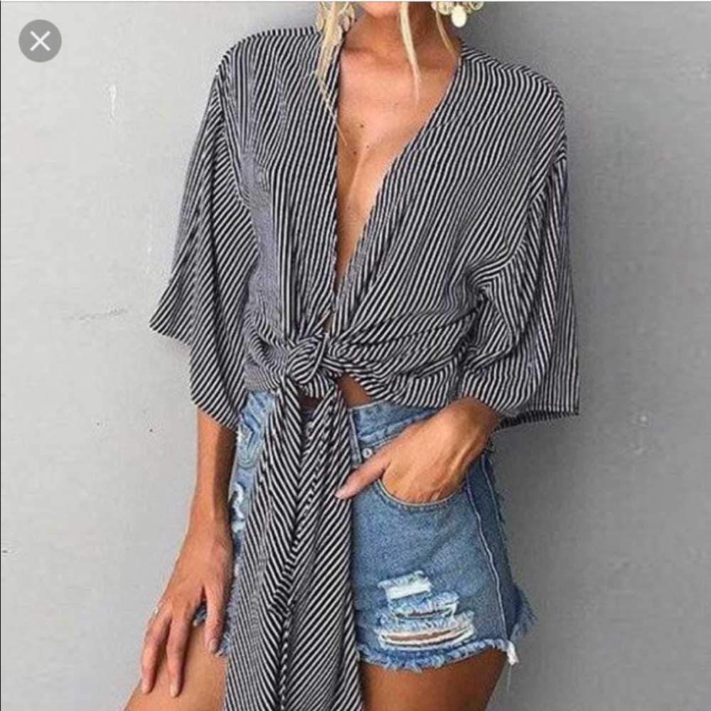 Front Tie Crop Top NEW WIHOUT TAGS!